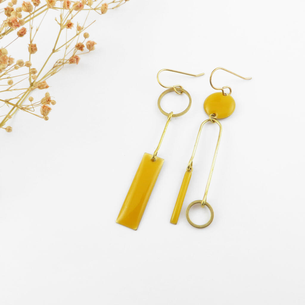 hederia-jaune-boucle-oreille-asymetrique-mobile-cinetique-couleur-resine-laiton-belgique-bijoux-jpg-1604329023.jpg