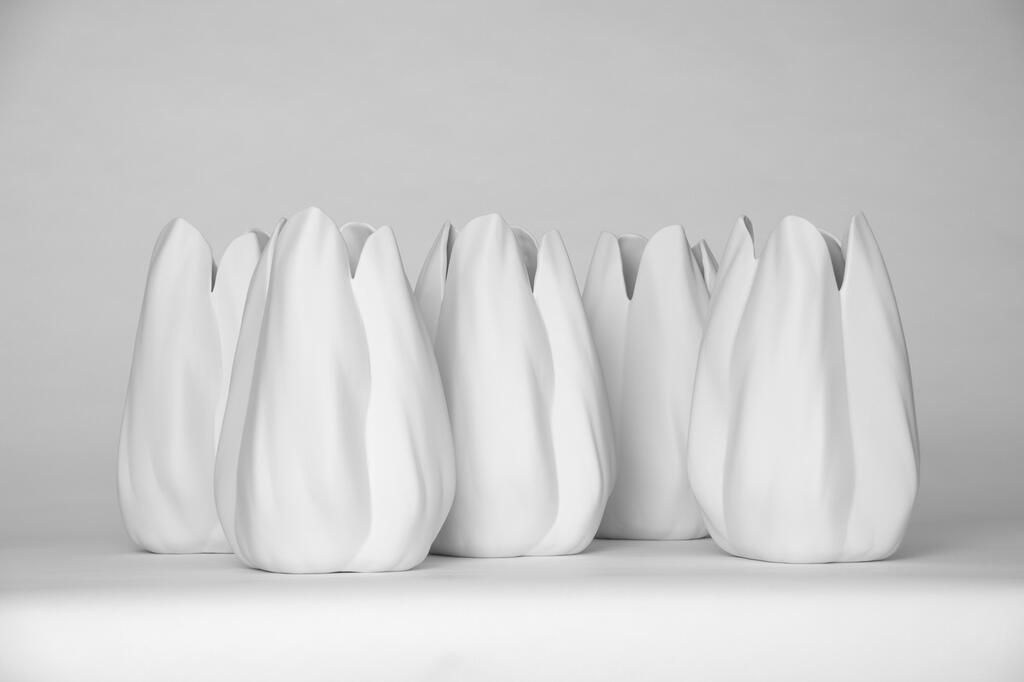 5-silent-tulip-vase-designer-pascale-de-backer-pascalina-photographer-alberto-riccardo-messaggi-jpg-1591809571.jpg