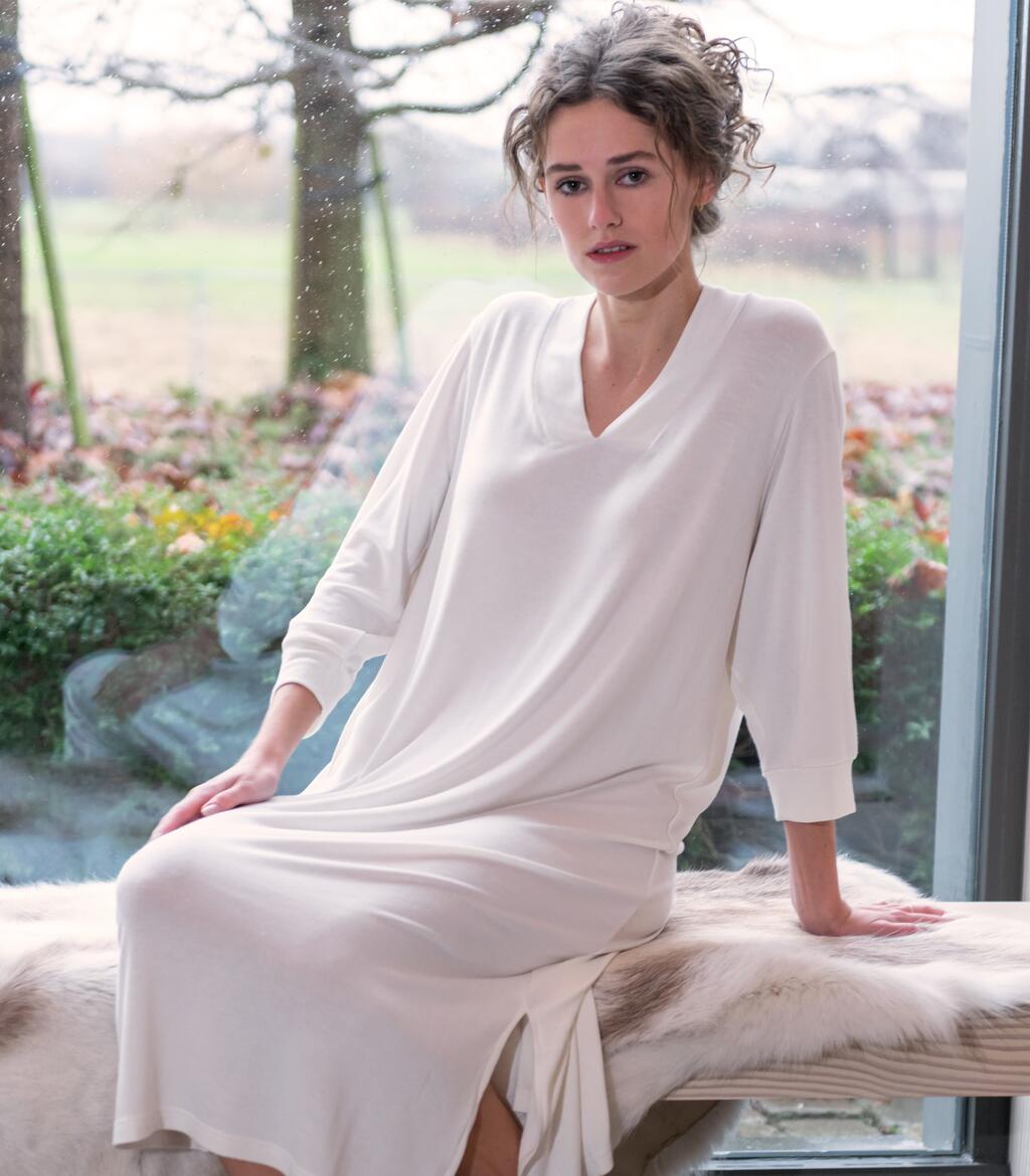 gl-amour-homewear-loungejurk-viscose-ecru-1.jpg