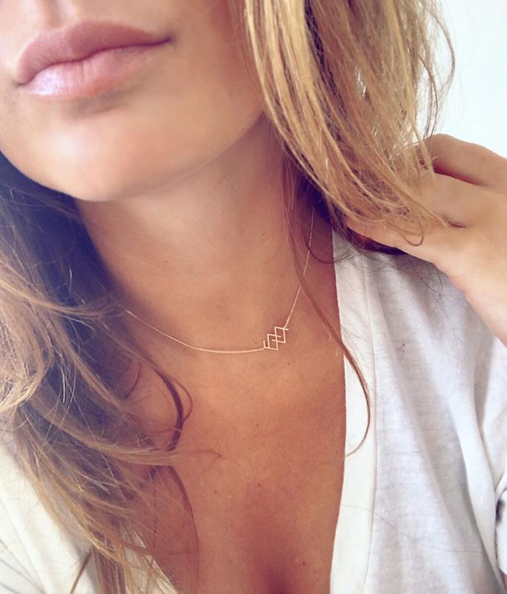 4921-logo-initialen-gepersonaliseerde-ketting-jackie-woo.jpg