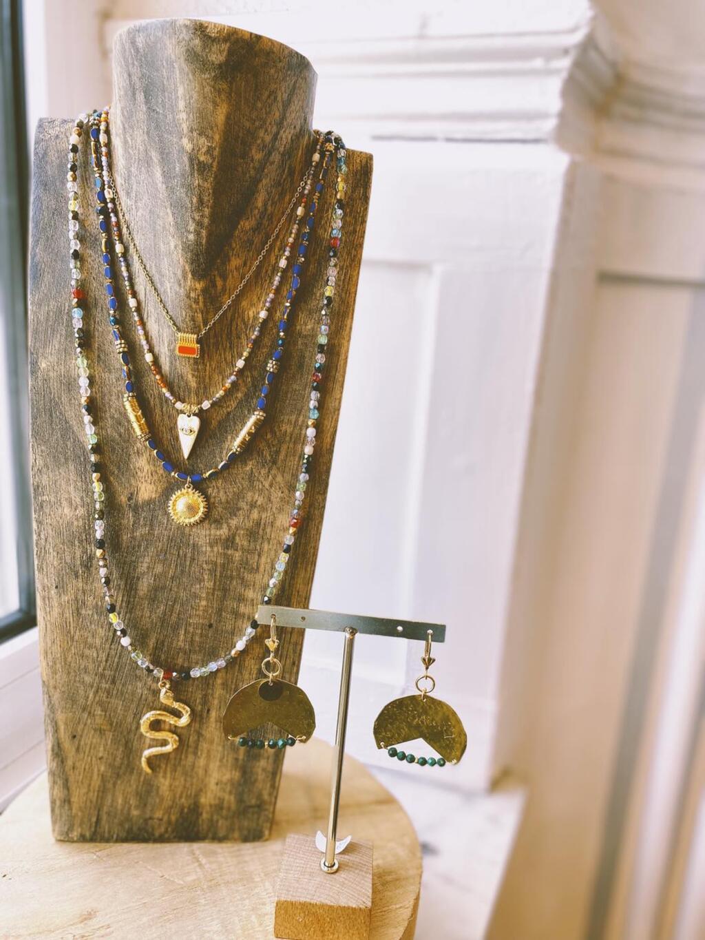 so341-collier-perle-serpent2.jpg