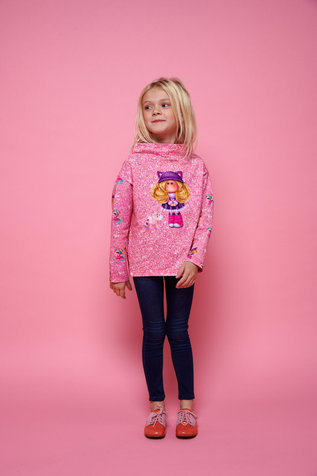 hankadesigns-16-web-pink-sweat-girl-cat.jpg