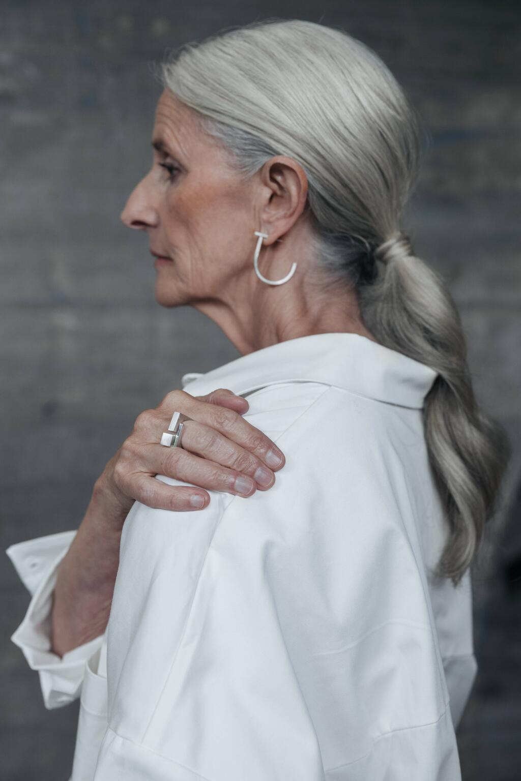 dusty-oorbellen-lina-ring-min.jpg