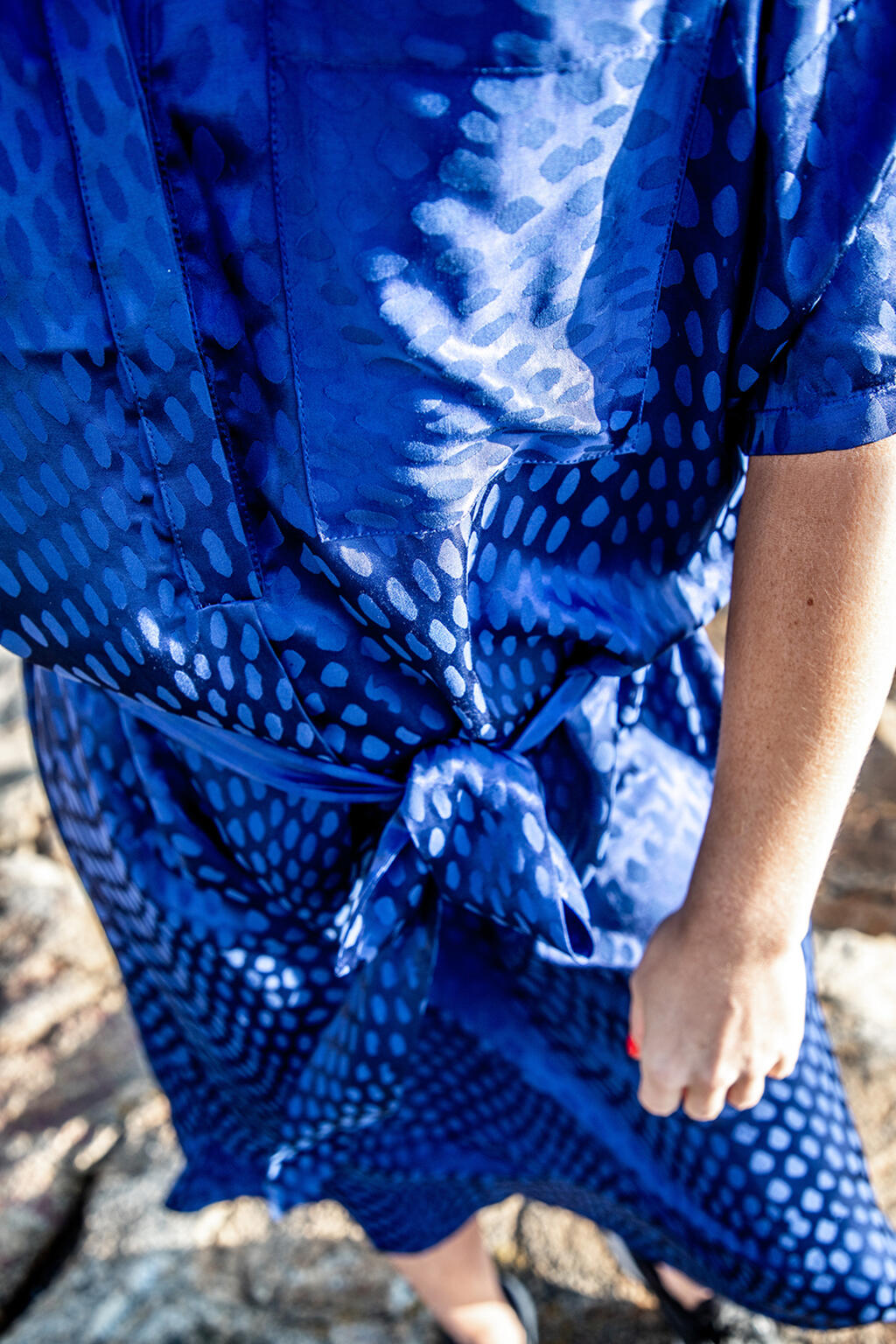 isa-dress-blue-leopard-close-kl.jpg